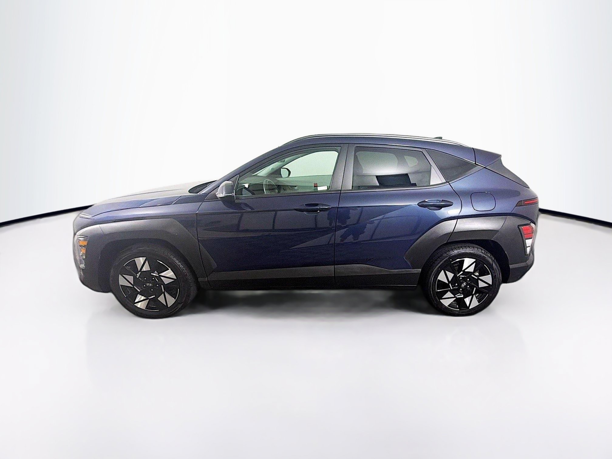 Used 2025 Hyundai Kona SEL FWD image 4