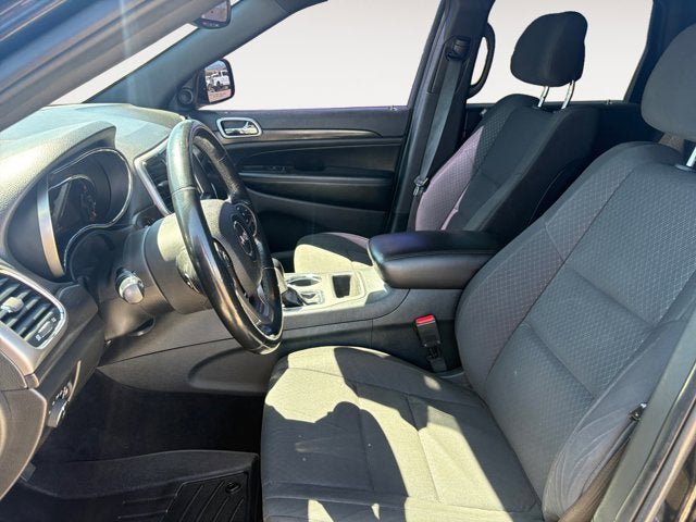 Used 2018 Jeep Grand Cherokee Laredo AWD/4WD image 9