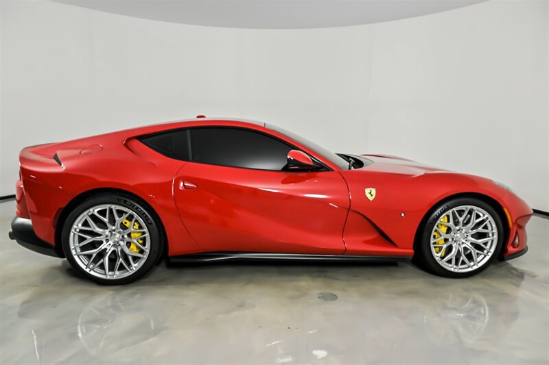 Used 2019 Ferrari 812 Superfast RWD image 10