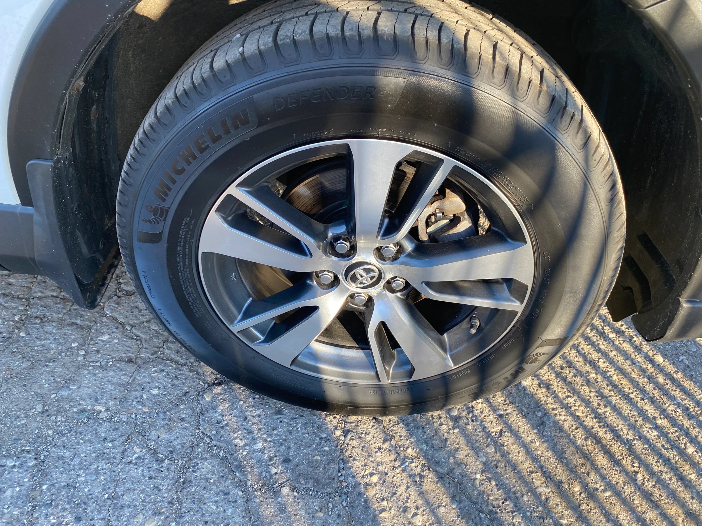 Used 2017 Toyota RAV4 XLE AWD/4WD image 31