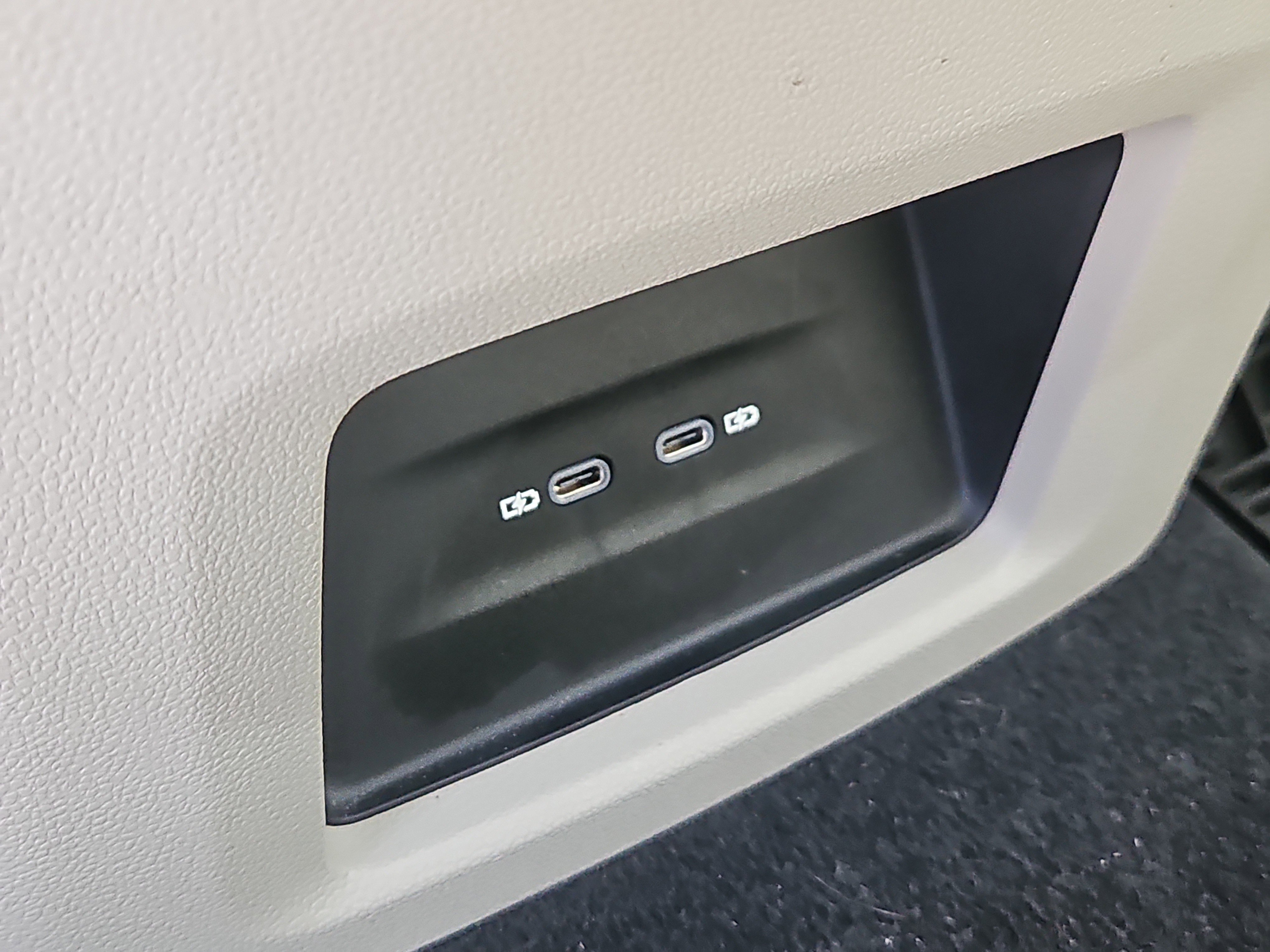 Used 2025 Volkswagen Atlas SE image 13