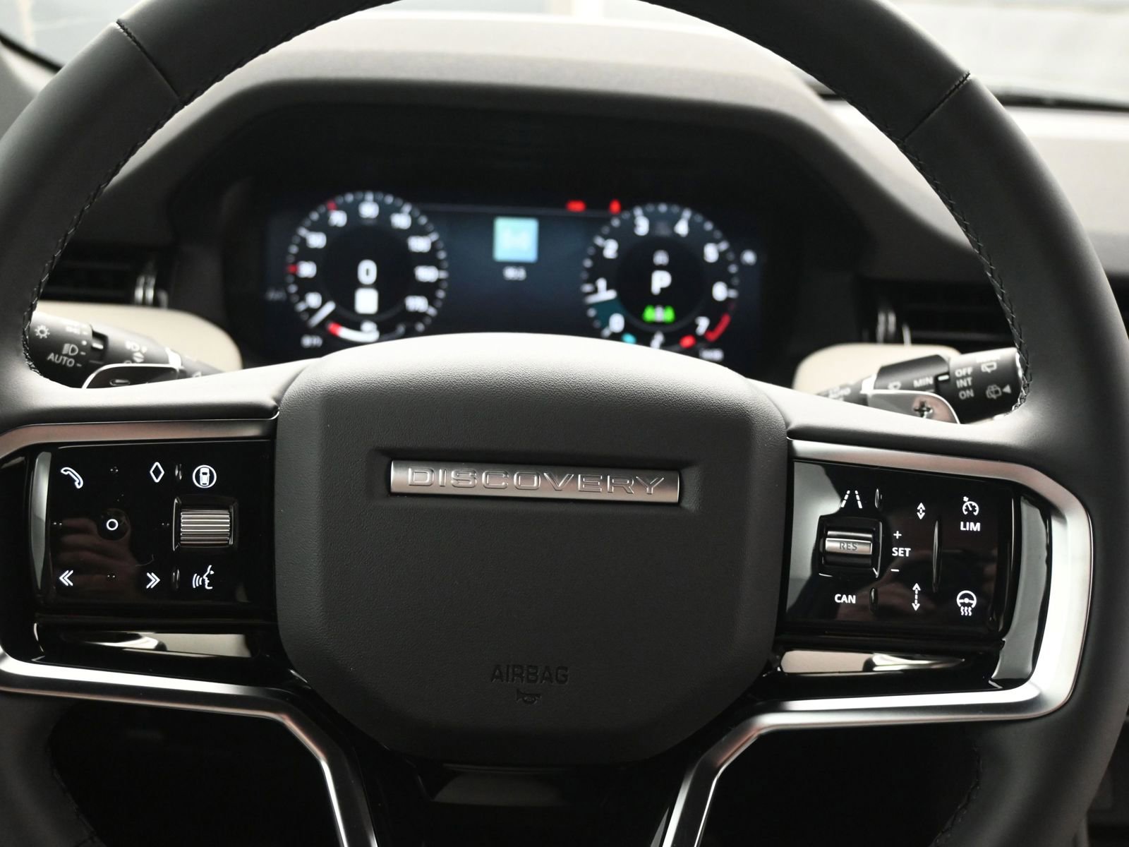 New 2025 Land Rover Discovery Sport Dynamic SE image 17