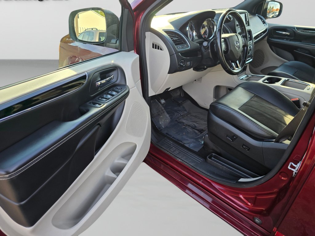 Used 2020 Dodge Grand Caravan SXT FWD image 20