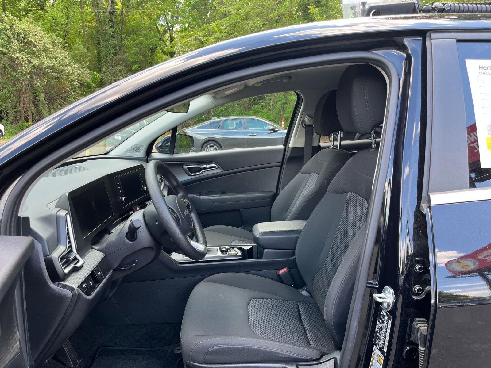 Used 2025 Kia Sportage LX FWD image 25