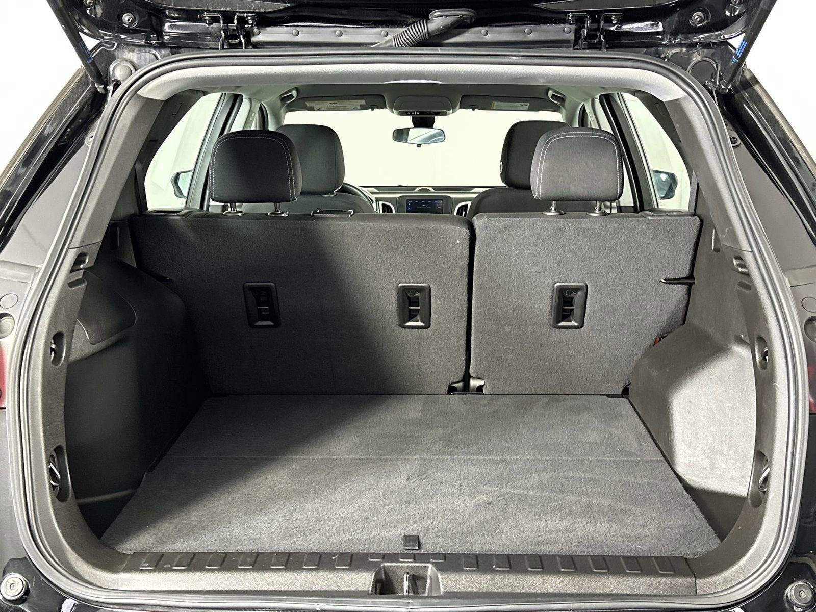 Used 2022 Chevrolet Equinox LS image 25