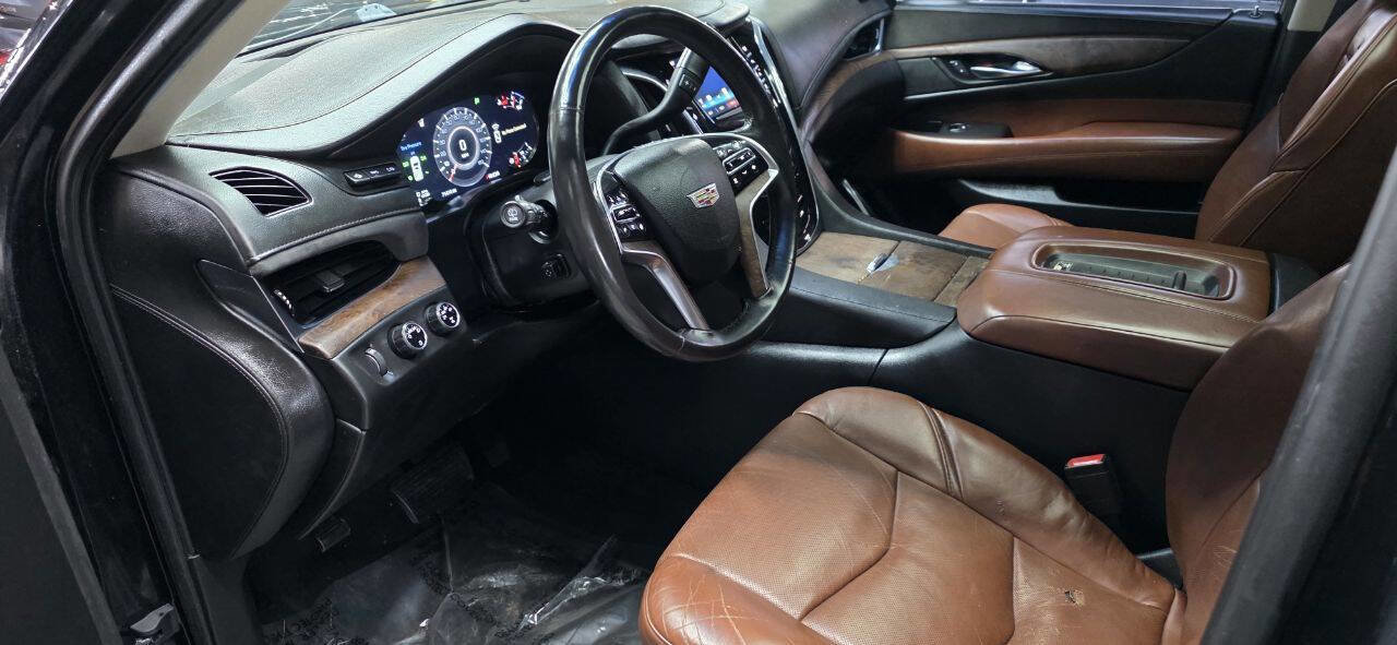 Used 2016 Cadillac Escalade Luxury image 16