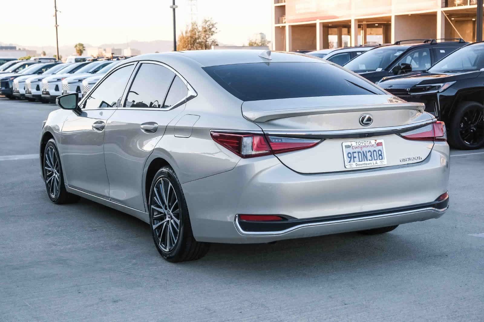 Used 2023 Lexus ES 300h w/ Premium Package FWD image 6