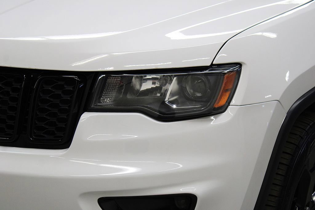 Used 2018 Jeep Grand Cherokee Laredo AWD/4WD image 39
