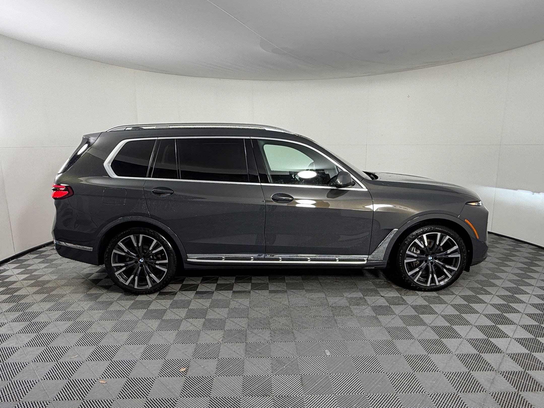 Certified 2024 BMW X7 xDrive40i w/ Executive Package AWD/4WD image 8