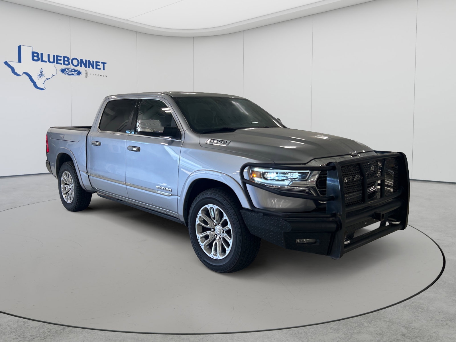 Used 2019 RAM 1500 Limited RWD image 3
