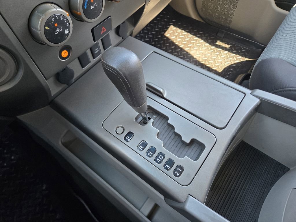 Used 2004 Nissan Titan SE RWD image 25