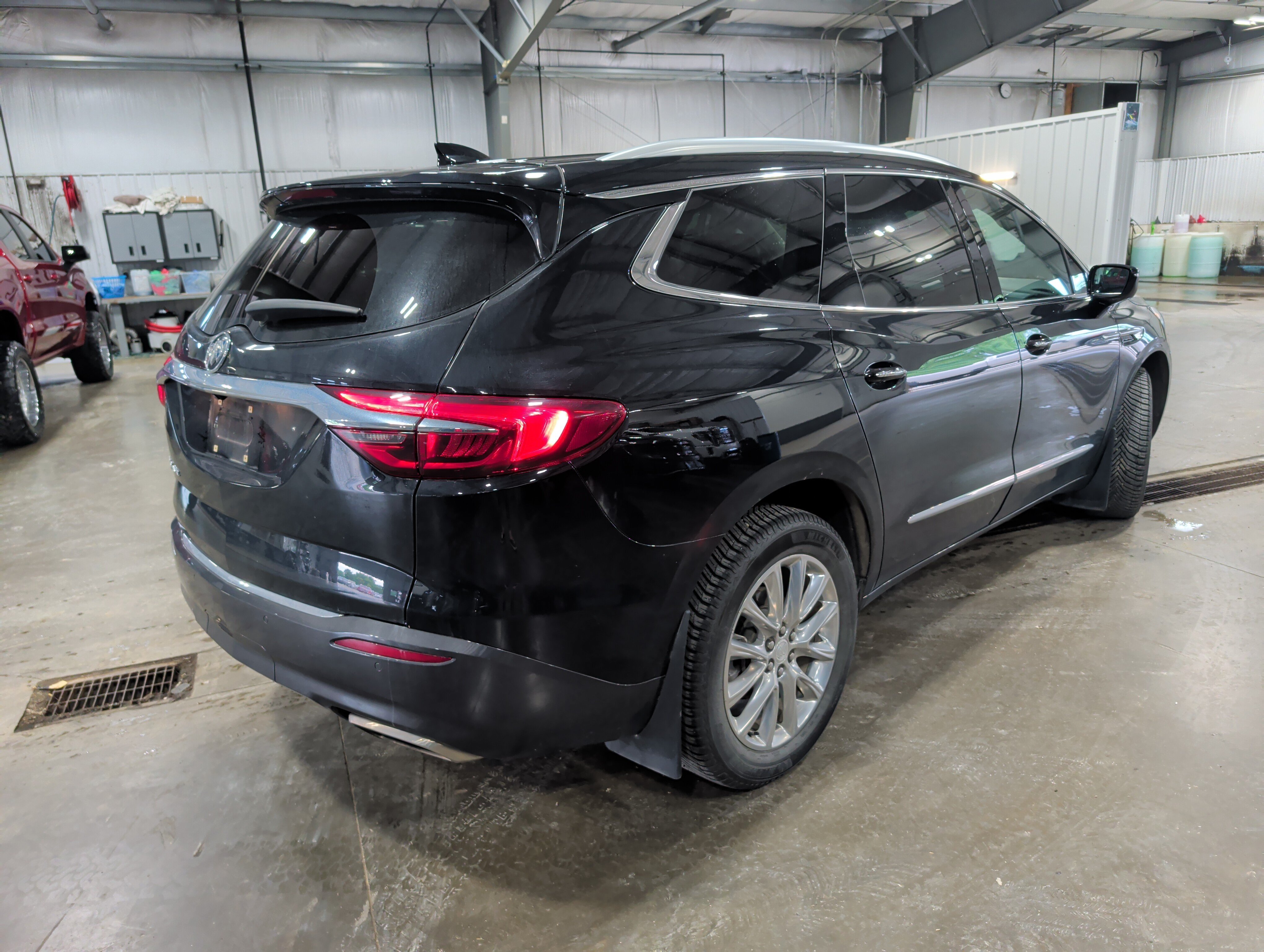 Used 2020 Buick Enclave Premium w/ Sun and Sites Package AWD/4WD image 3