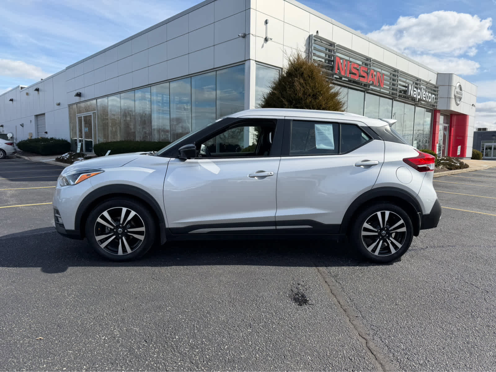 Used 2020 Nissan Kicks SR w/ SR Premium Package image 4