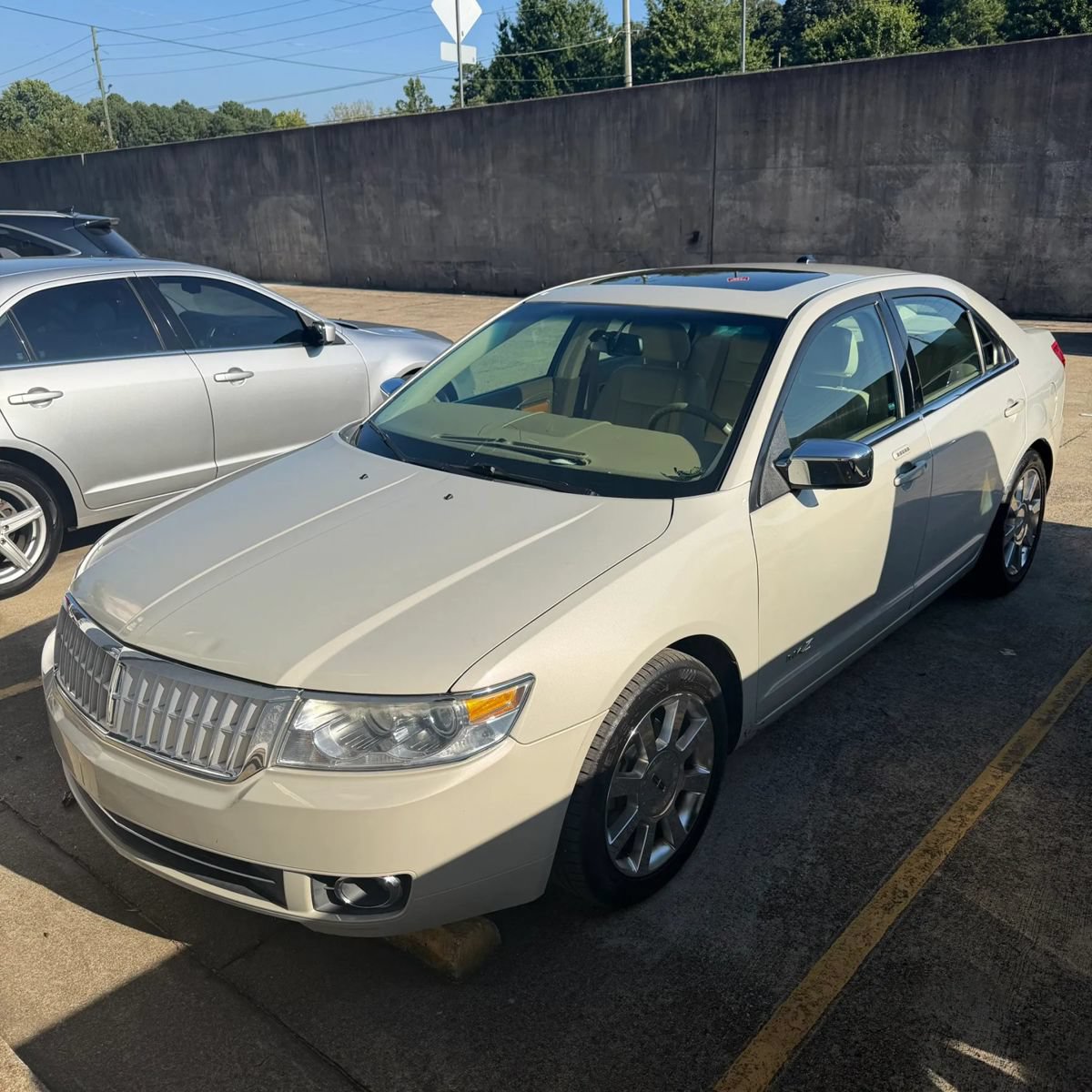 Used 2008 Lincoln MKZ FWD image 2