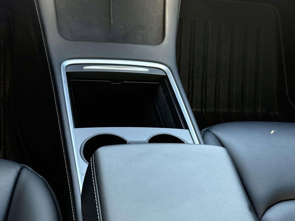 Used 2022 Tesla Model Y Long Range image 19