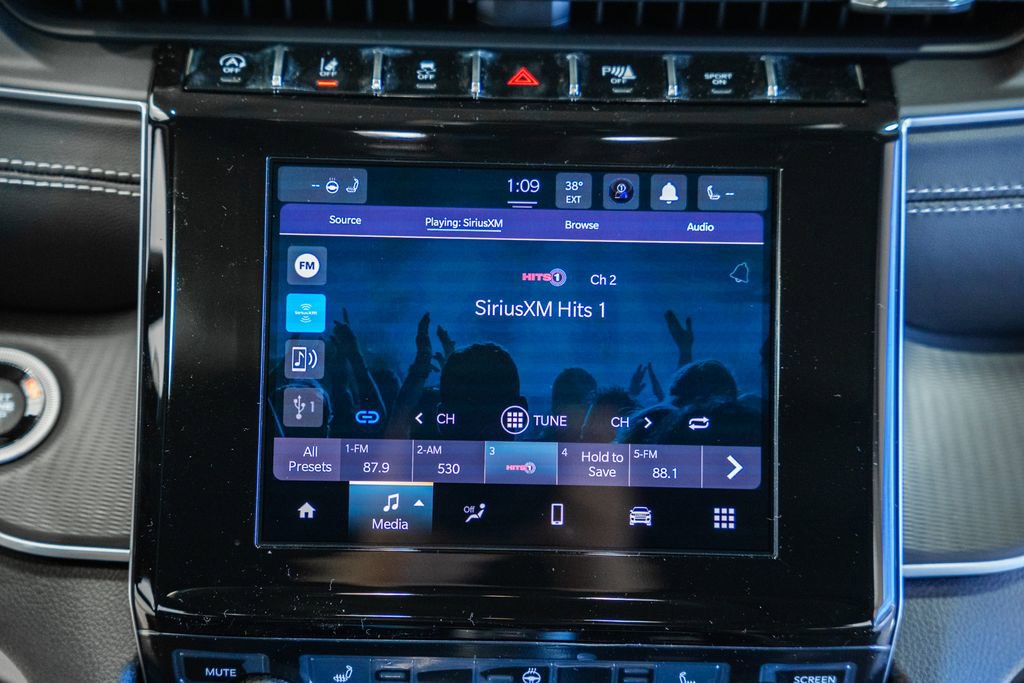 New 2025 Jeep Grand Cherokee L Altitude image 22