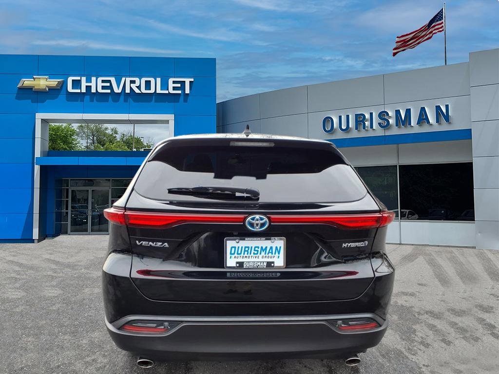 Used 2022 Toyota Venza LE image 4