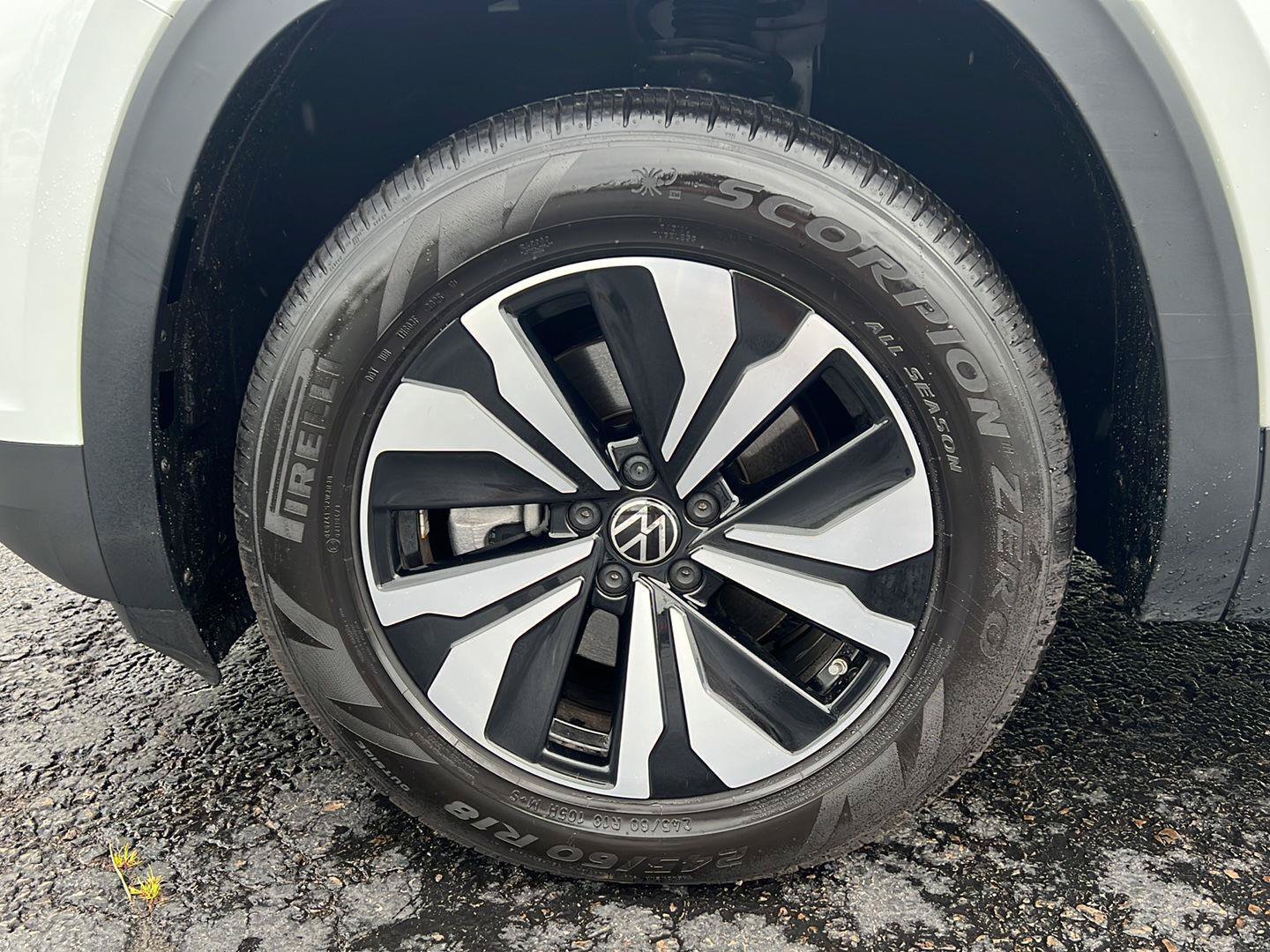 Used 2024 Volkswagen Atlas SE AWD/4WD image 26