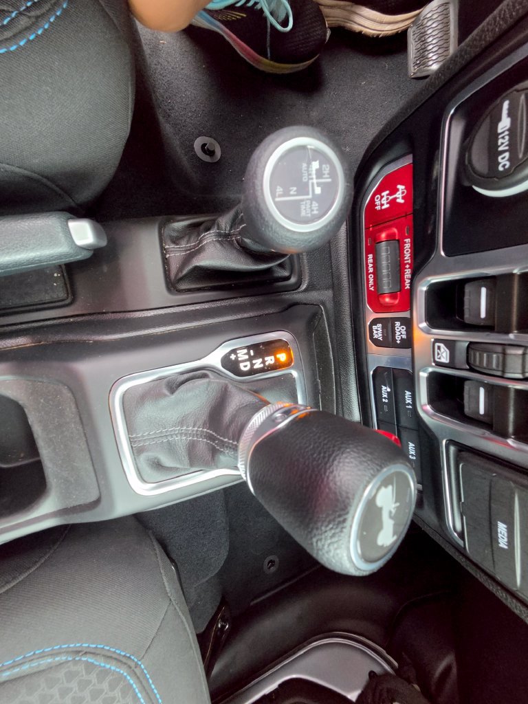 Used 2024 Jeep Wrangler Unlimited Rubicon 4xe AWD/4WD image 32