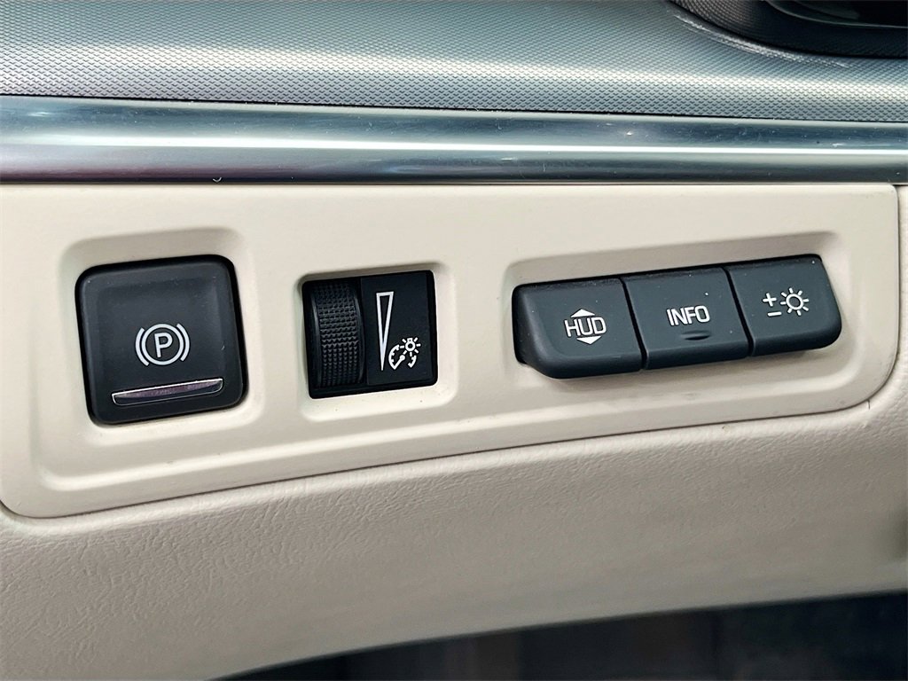 Used 2025 Cadillac XT5 Premium Luxury w/ LPO, ONYX Package image 10