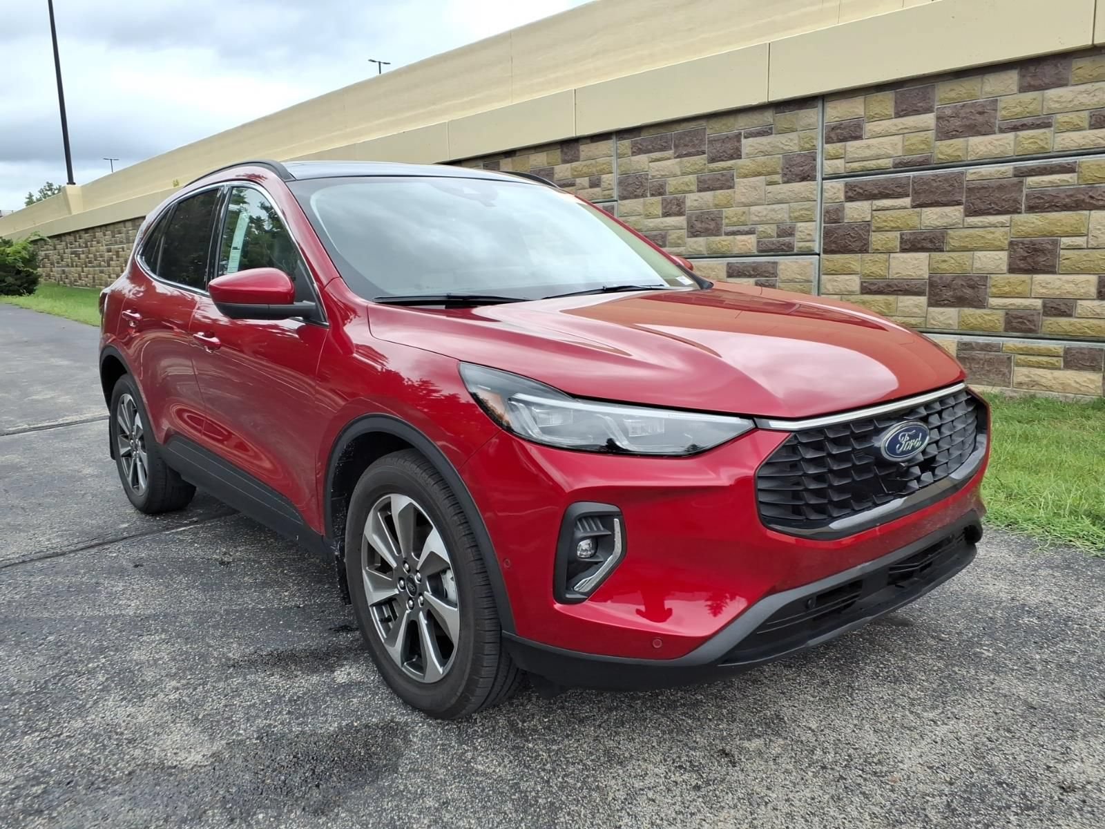 Used 2023 Ford Escape Platinum w/ Premium Technology Package AWD/4WD image 2