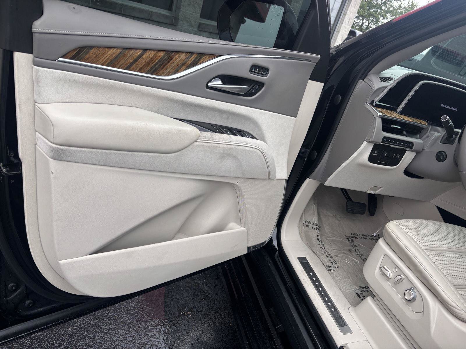 Used 2021 Cadillac Escalade ESV Premium Luxury Platinum AWD/4WD image 17