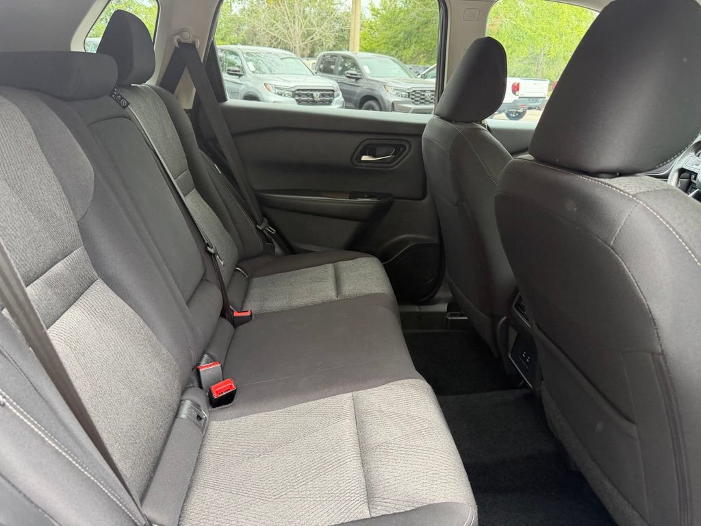 Used 2024 Nissan Rogue SV FWD image 8