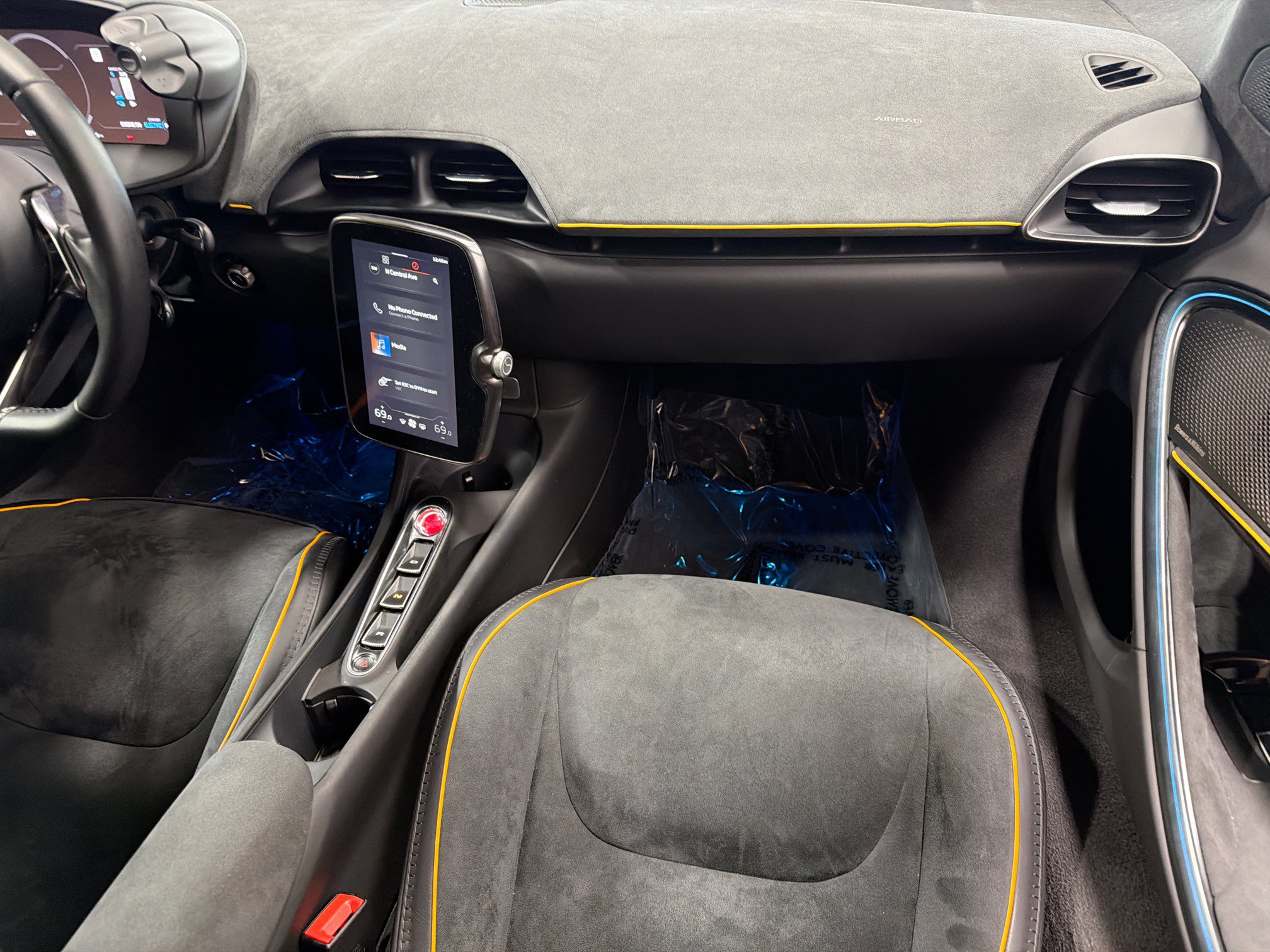 Used 2023 McLaren Artura RWD image 17