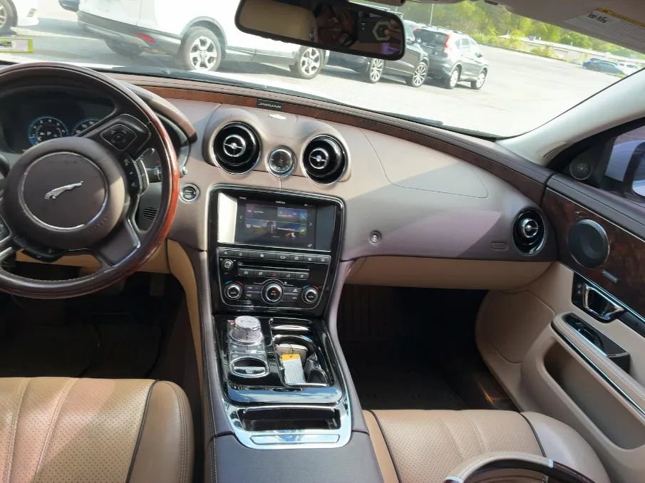 Used 2017 Jaguar XJ R-Sport AWD/4WD image 4