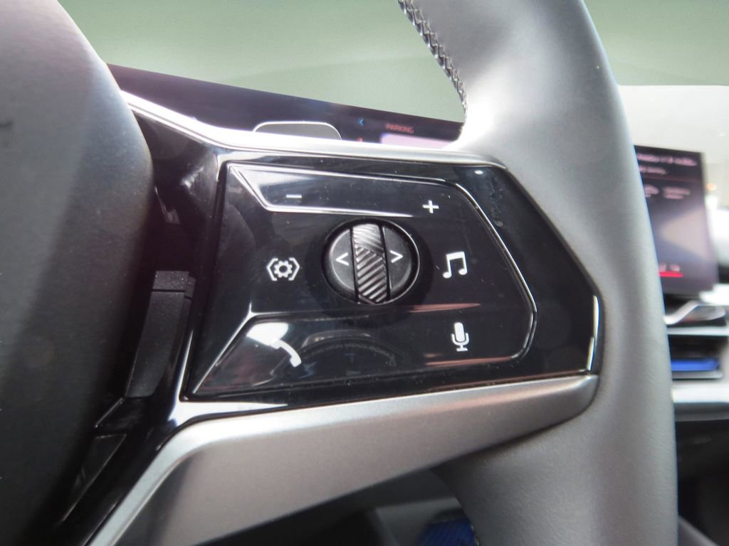 Used 2025 BMW 530i xDrive AWD/4WD image 15