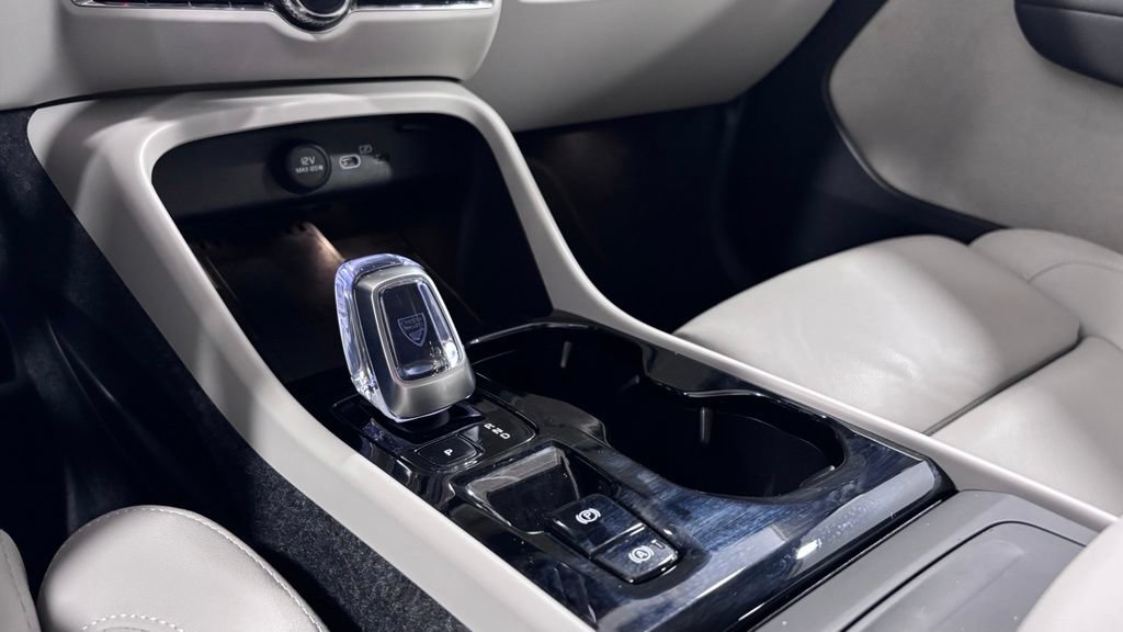 Certified 2026 Volvo XC40 B5 Plus AWD/4WD image 15