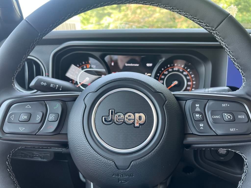 New 2025 Jeep Gladiator Rubicon w/ Convenience Group image 12