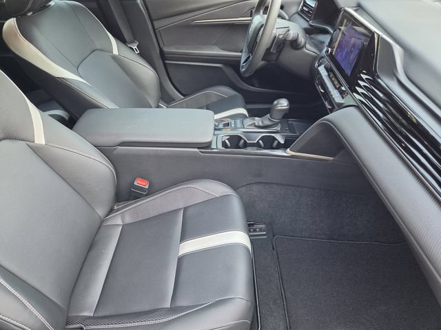 Used 2025 Toyota Camry SE w/ Convenience Package FWD image 13