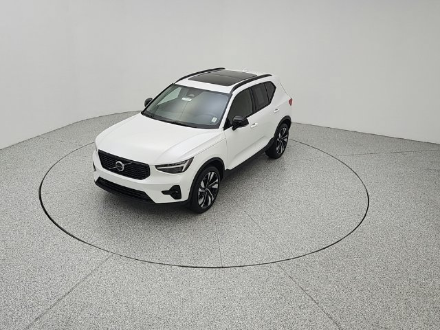 Certified 2025 Volvo XC40 B5 Ultra AWD/4WD image 13