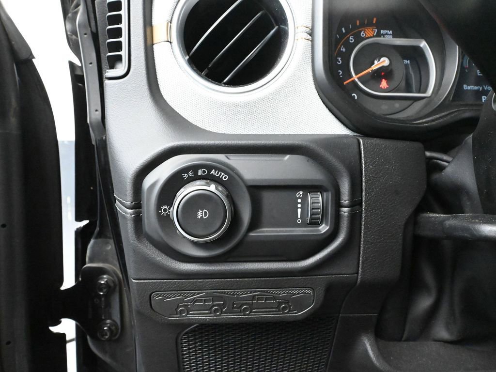 Used 2024 Jeep Wrangler Sahara image 29