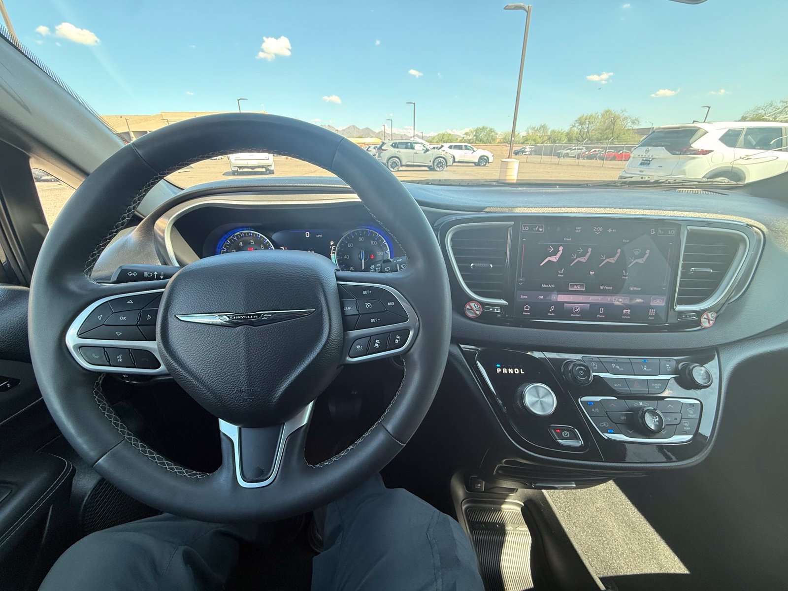 Used 2025 Chrysler Pacifica Select FWD image 23