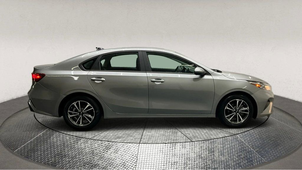Used 2024 Kia Forte LXS image 9