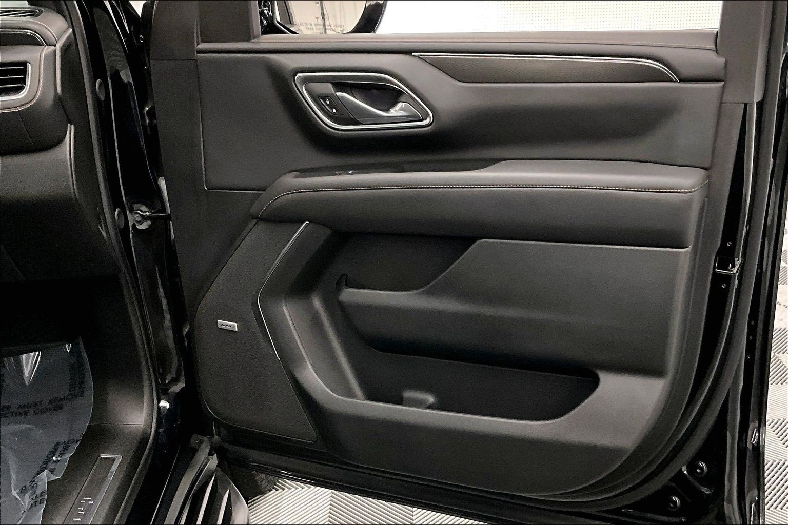Used 2024 GMC Yukon AT4 w/ Technology Package AWD/4WD image 23