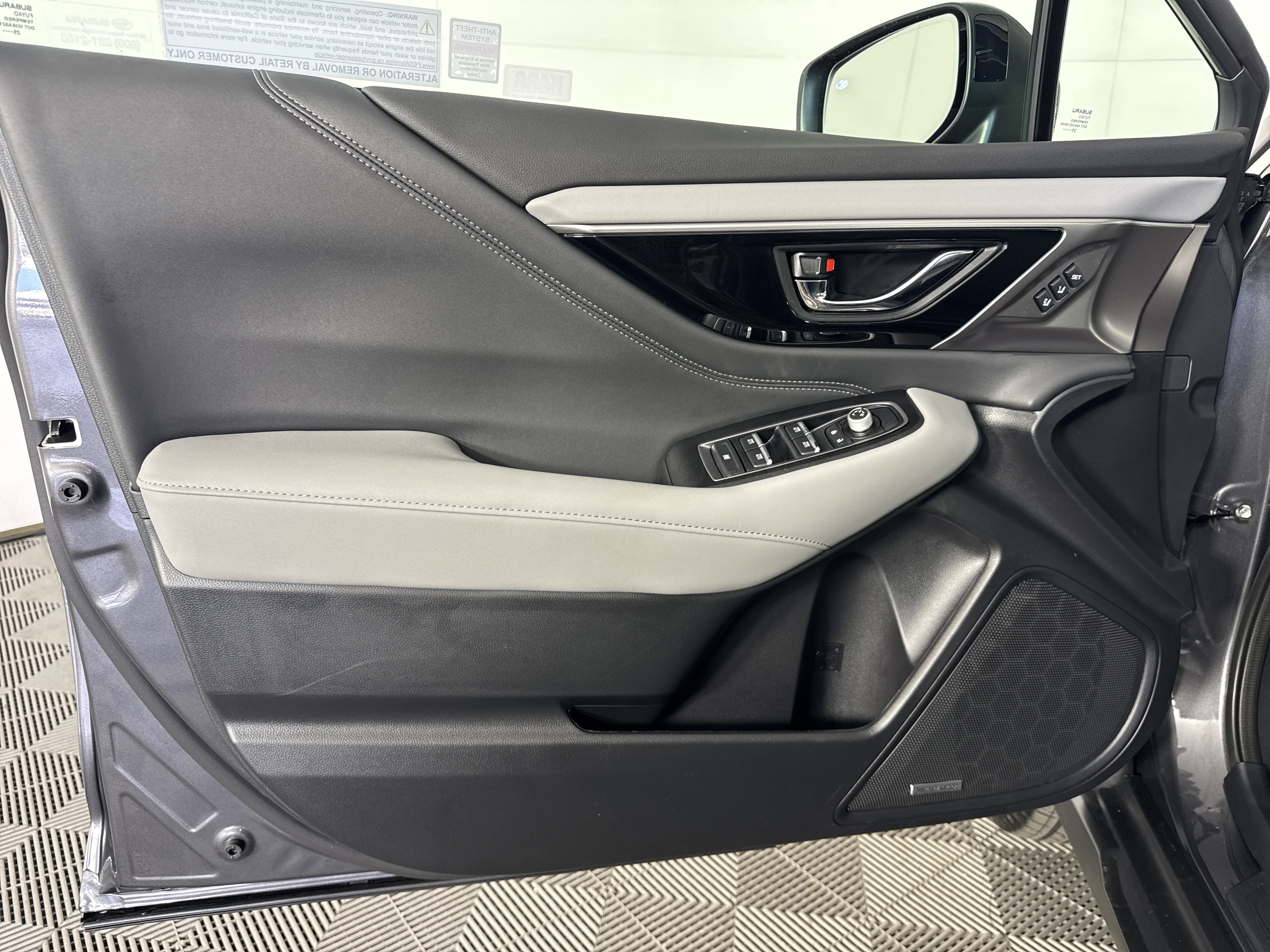 Used 2025 Subaru Outback Limited image 14