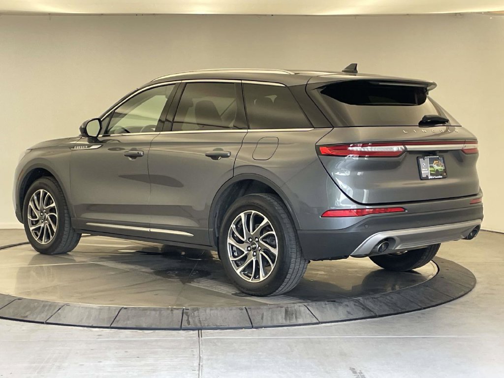 Used 2021 Lincoln Corsair AWD image 3
