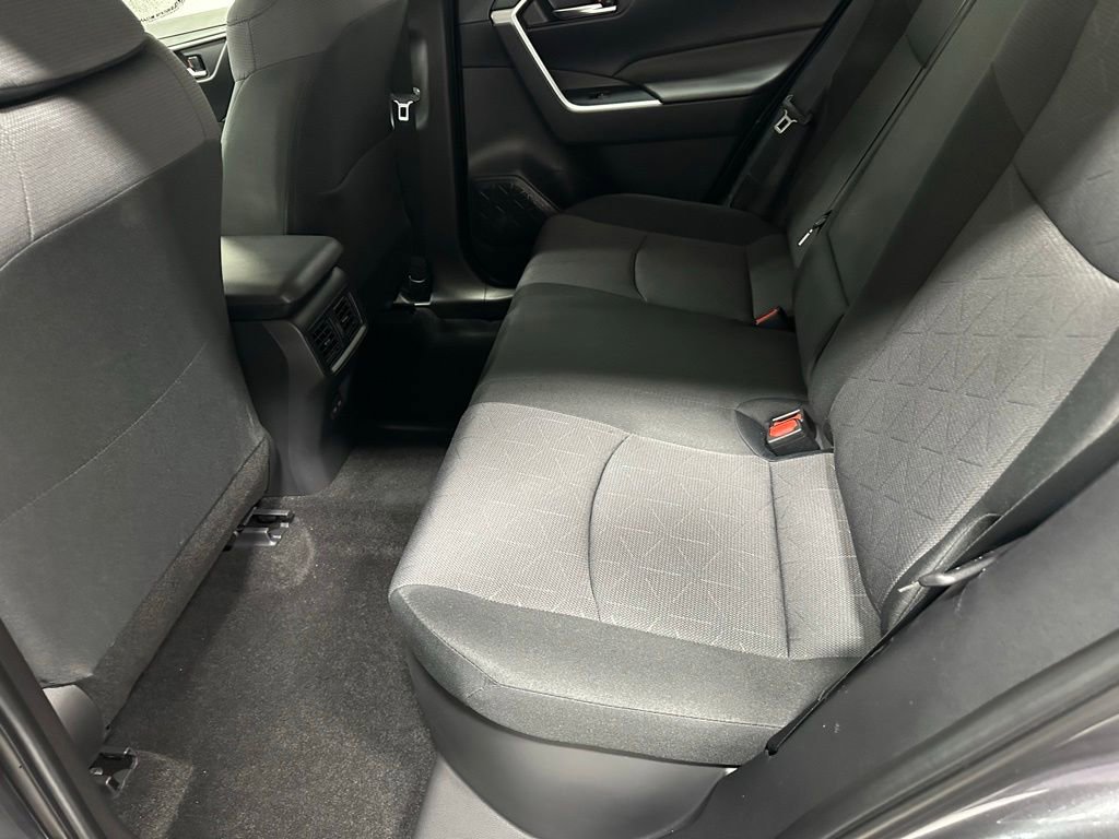 Used 2025 Toyota RAV4 XLE AWD/4WD image 46