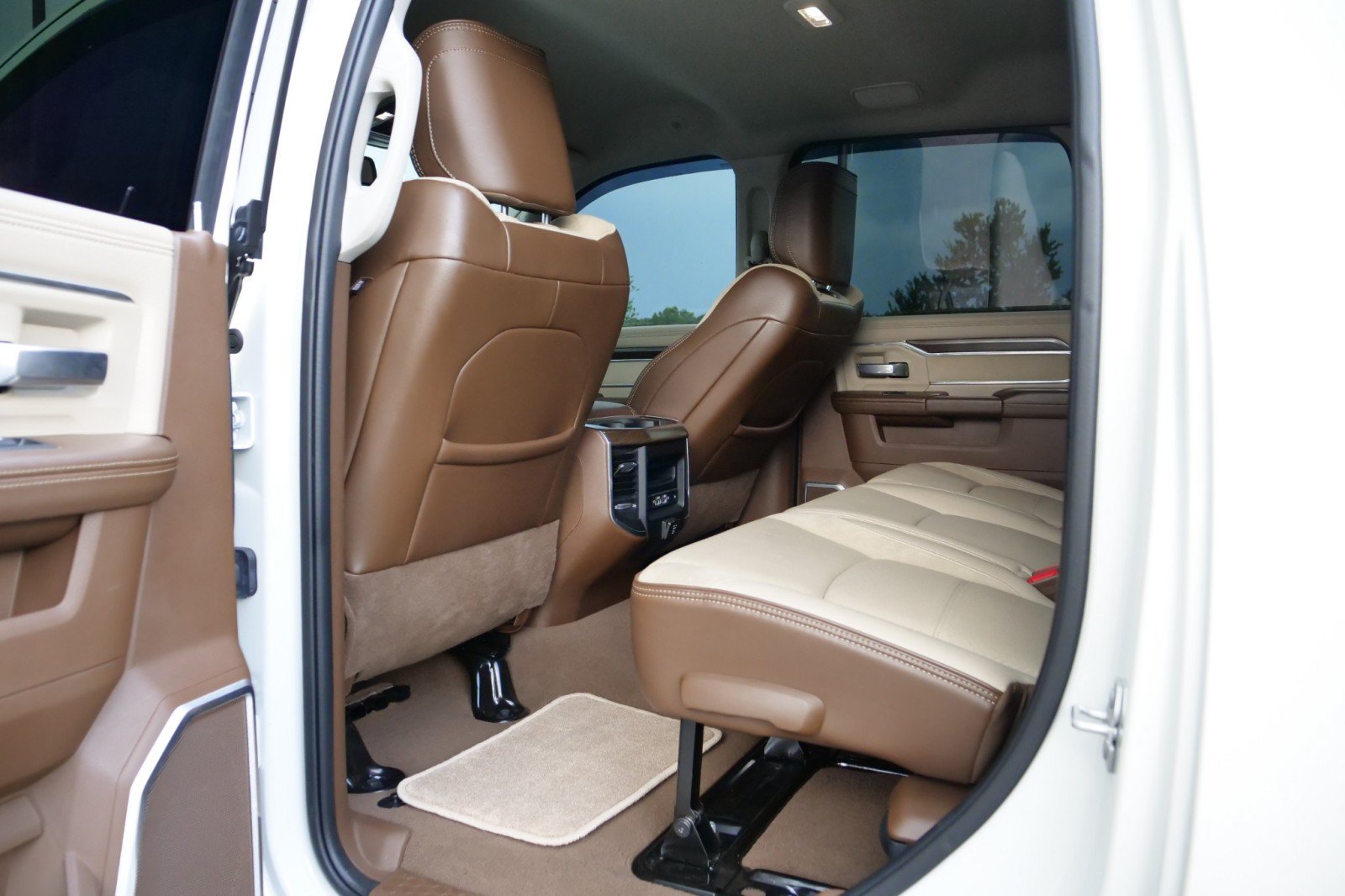 Used 2023 RAM 2500 Laramie AWD/4WD image 30