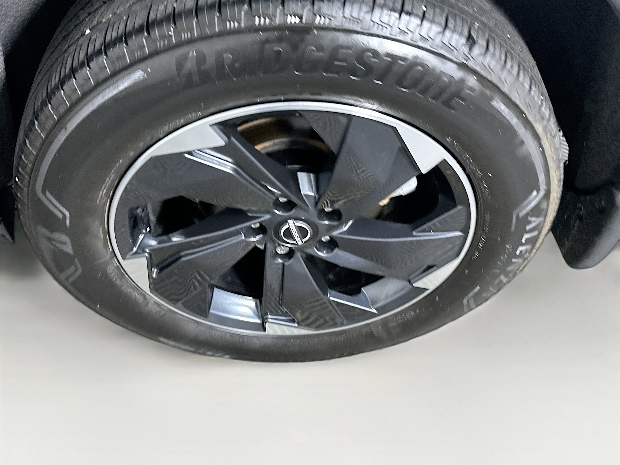 Used 2024 Nissan Rogue SV w/ SV Premium Package image 11