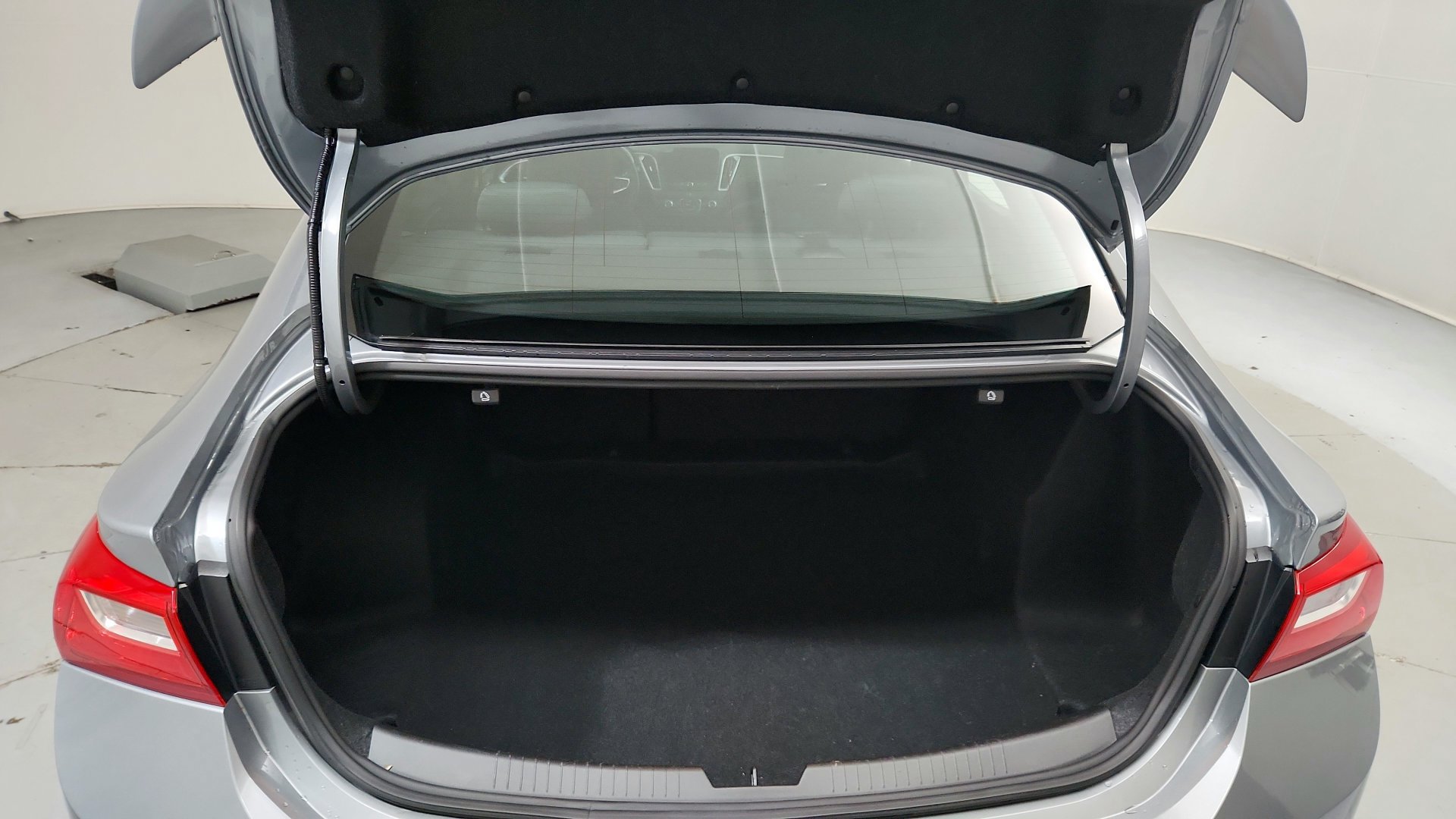 Used 2023 Chevrolet Malibu RS FWD image 25