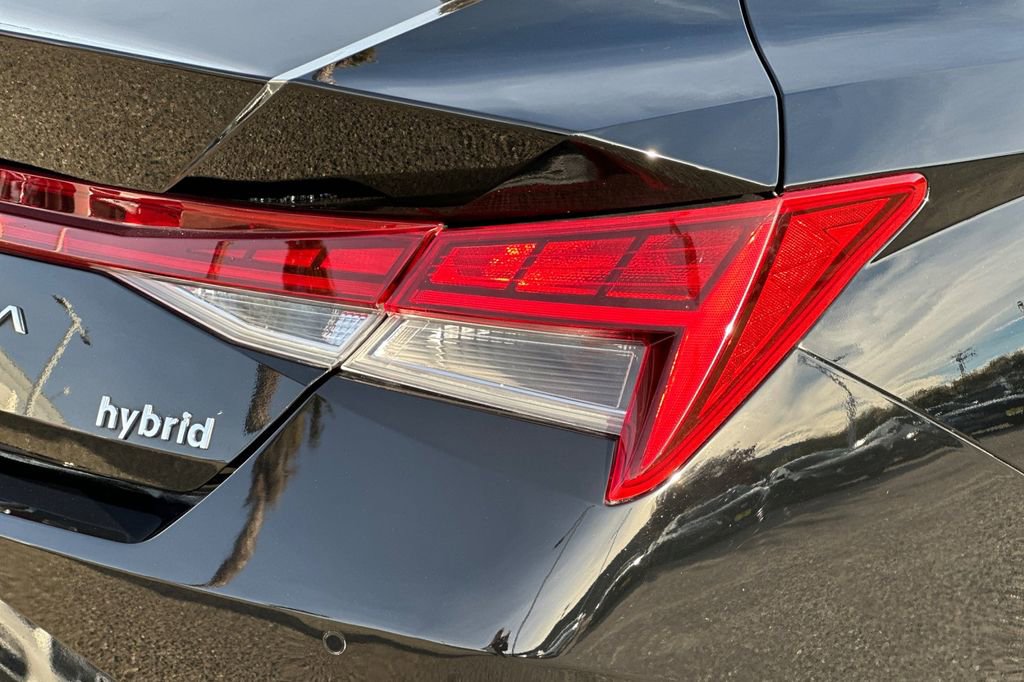 Used 2023 Hyundai Elantra Limited image 27