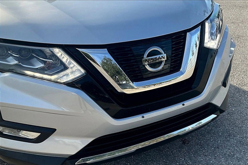 Used 2017 Nissan Rogue SL w/ SL Premium Package image 11