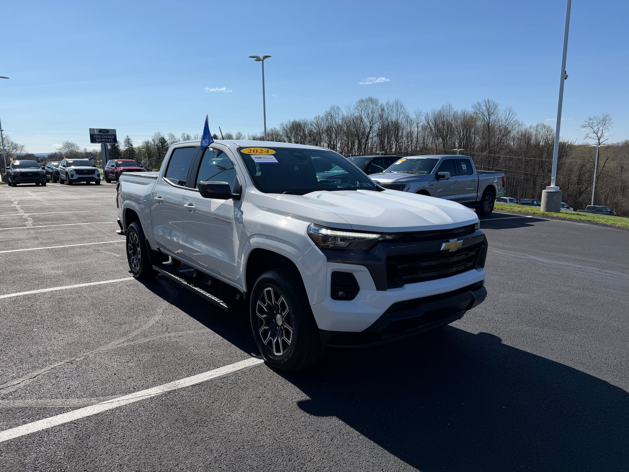 Used 2024 Chevrolet Colorado LT w/ LT Convenience Package III AWD/4WD image 3
