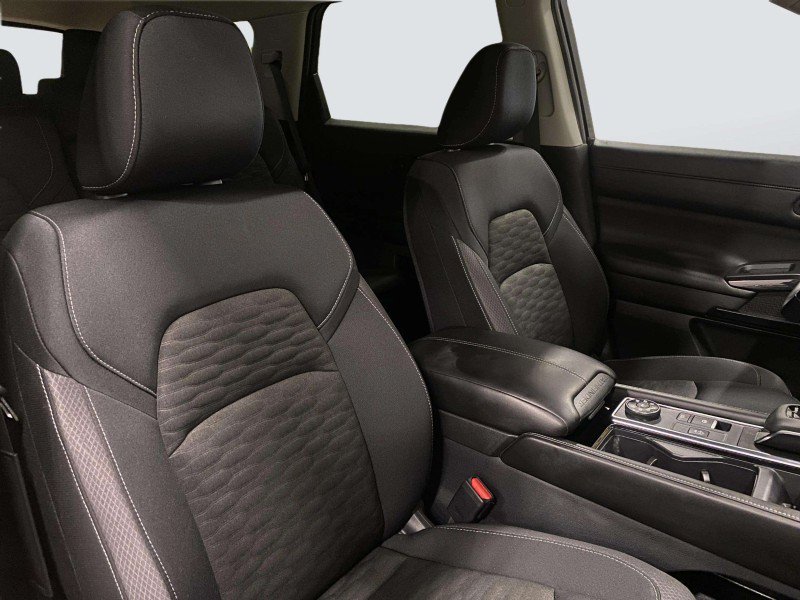 Used 2024 Nissan Pathfinder SV AWD/4WD image 33