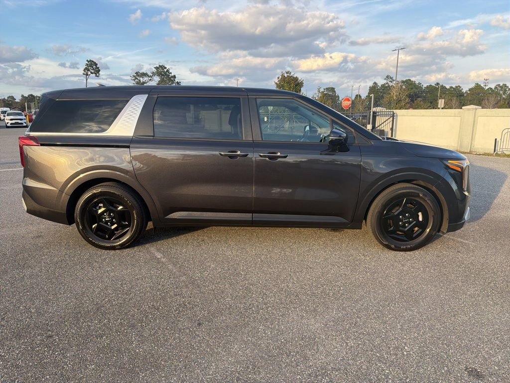 Used 2025 Kia Carnival image 5