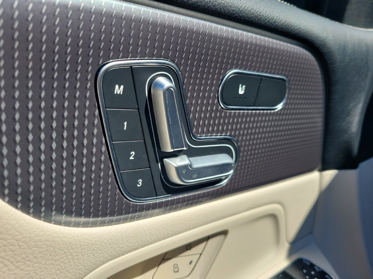 Used 2022 Mercedes-Benz GLB 250 image 18